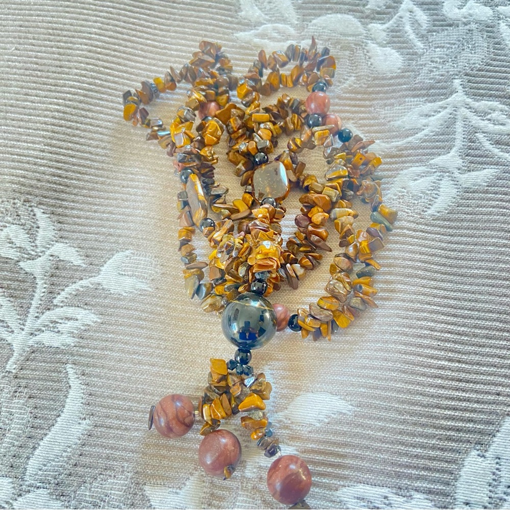 Elegant Multicolor Beaded Necklace - Picture 2 of 16